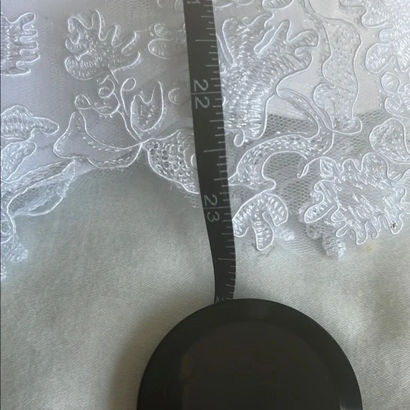 White with lace trim girls’ dress with bow headband size 3 - Picture 12 of 14